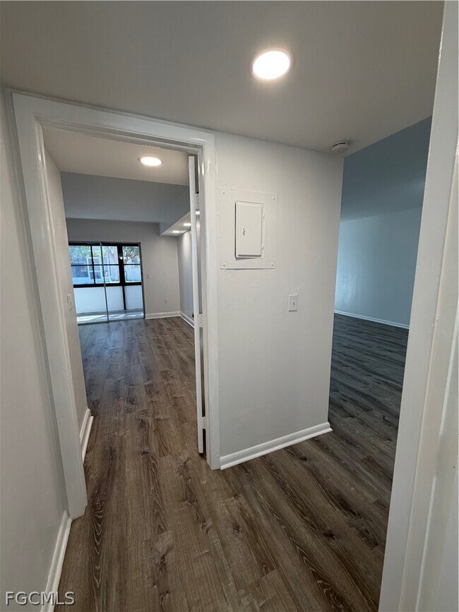 Building Photo - 606 SE 6th St