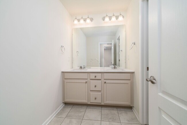 Building Photo - 22521 Woodbridge Ln