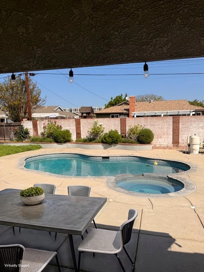Building Photo - FULLERTON Single-Story POOL Home 4bed/2bath