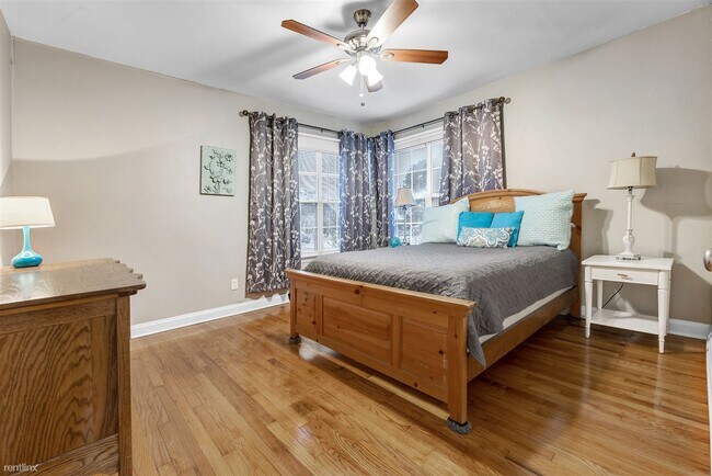 Building Photo - 4 br, 4.5 bath House - 1019 Milner Dr