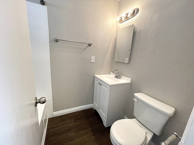 Studio - Bathroom - Evart Apartments