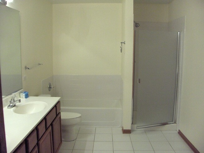 Building Photo - 515 Main St