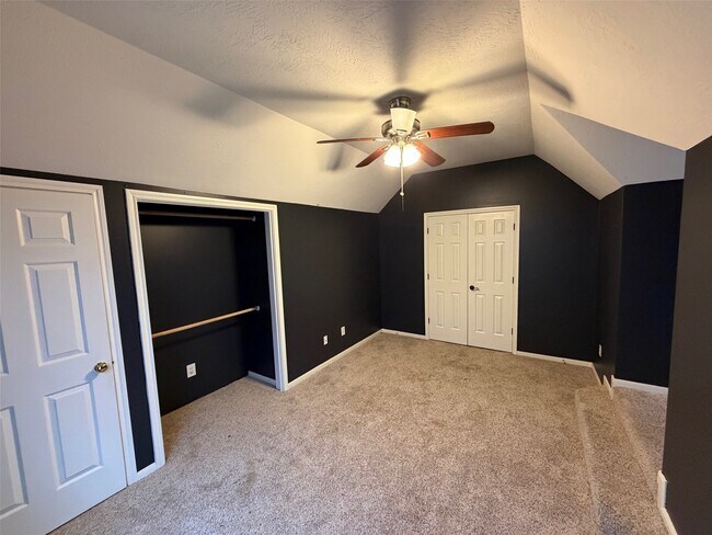 Building Photo - 1811 Emerald Lake Ct