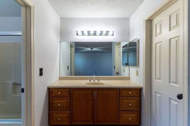 Building Photo - Welcome to your new home in the heart of T...