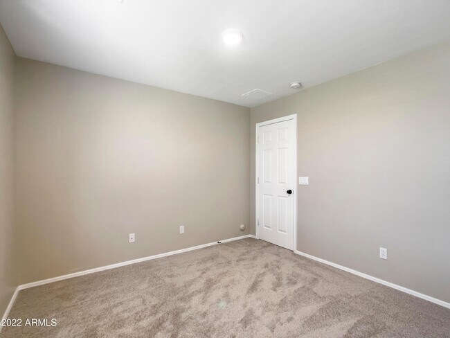 Building Photo - 2622 W Florentine Rd