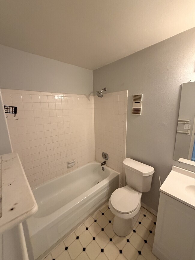 Building Photo - 14424 E Colorado Dr