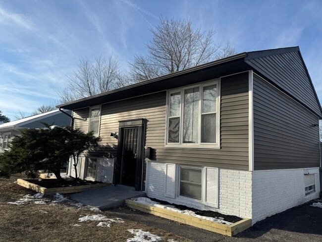 Building Photo - 22220 Brookwood Dr