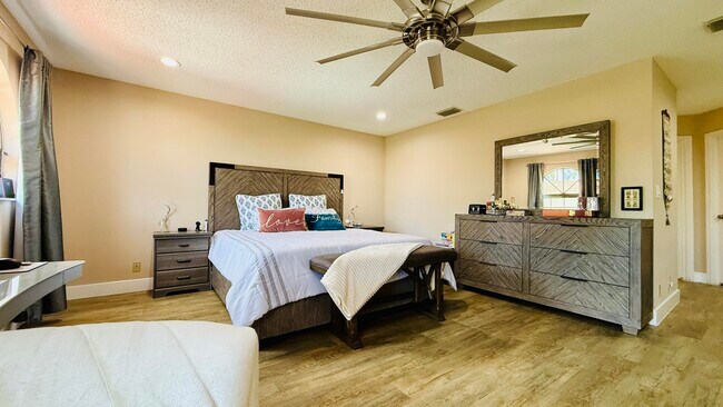 Building Photo - 9124 Villa Portofino Cir