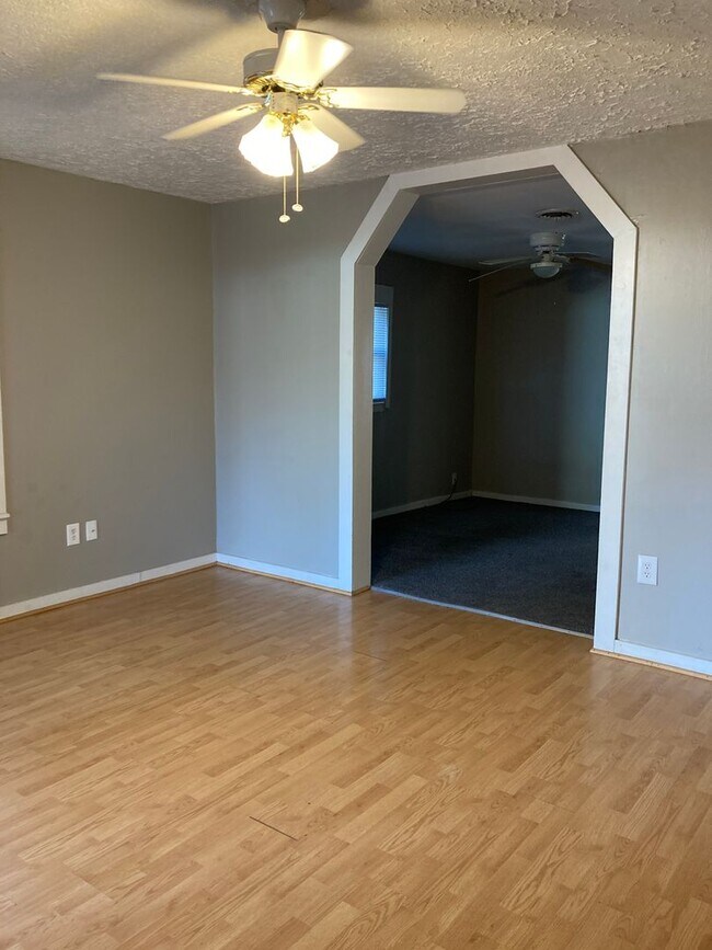 Building Photo - Spacious 5 bedroom 2 bath Southside Muncie