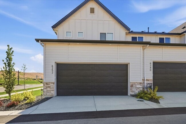 Building Photo - 6252 N Holly Spgs Ln