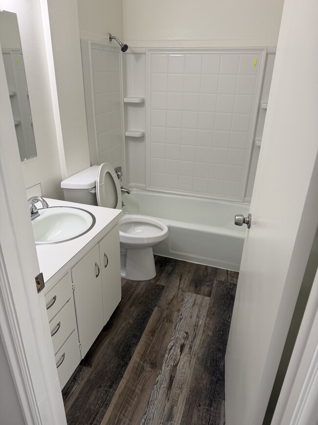 Building Photo - 805 E 275 N