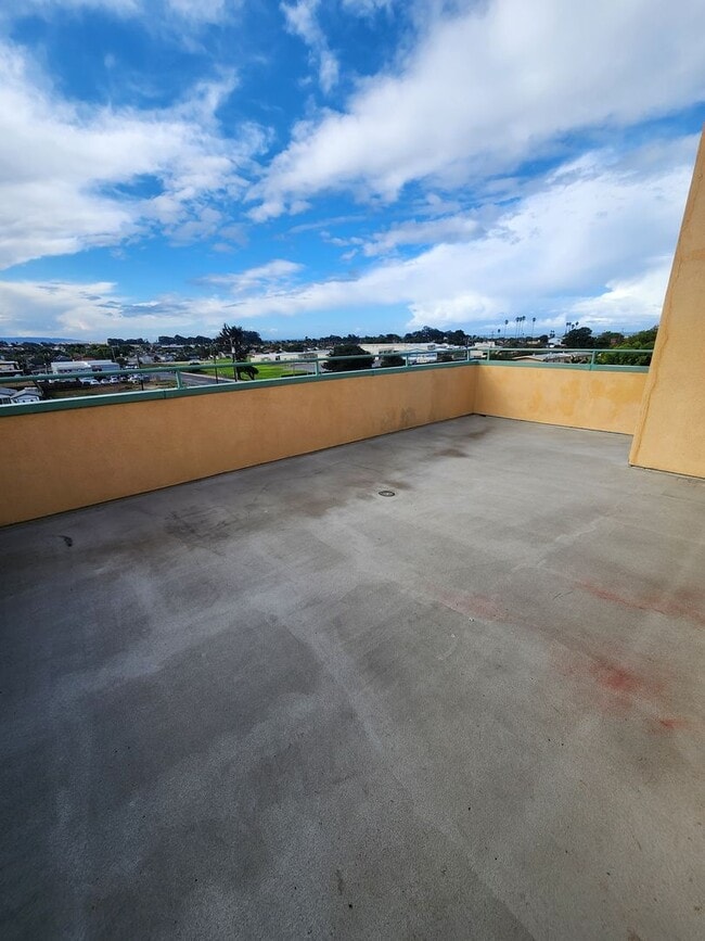 Building Photo - Ocean View Corner Apartment with Private Deck