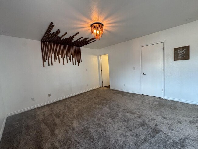 Building Photo - 1016 E Cottonwood Dr