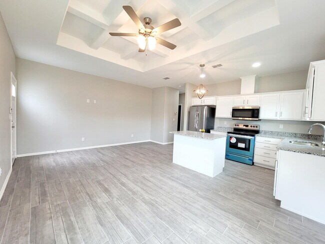 Building Photo - "Spacious 3-Bedroom Haven with Elegant Granite Touches in Weslaco!"