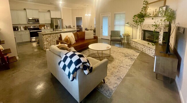 Building Photo - Beautiful 3 Bed/2 Bath for Rent in Germant...