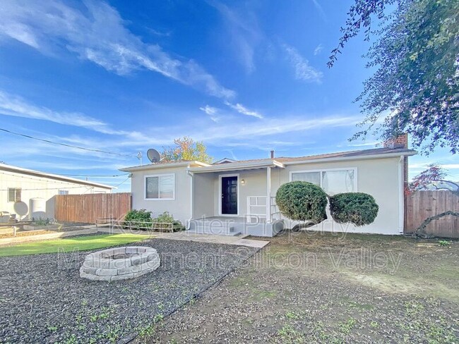 Primary Photo - 360 Mesa Rd