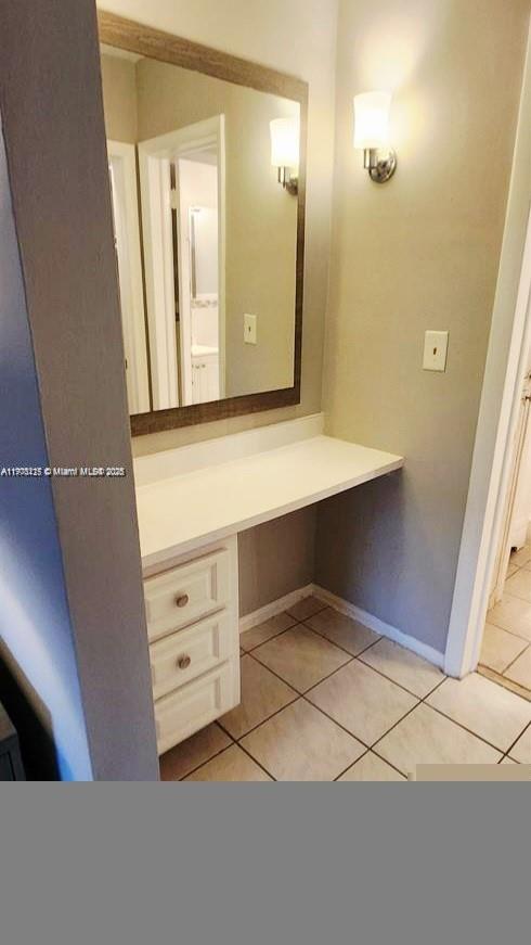 Building Photo - 2905 Point E Dr