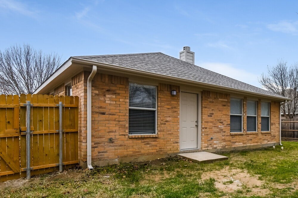 Building Photo - 360 Marsha St