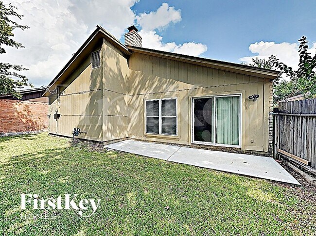 Building Photo - 1308 Wilson Dr