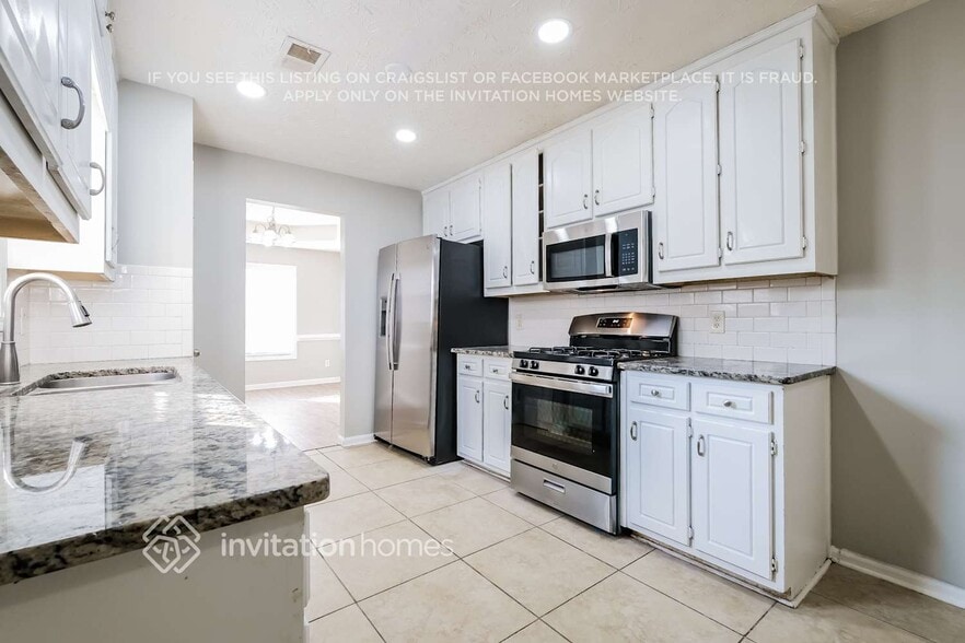 Building Photo - 421 Oak Vista Ct