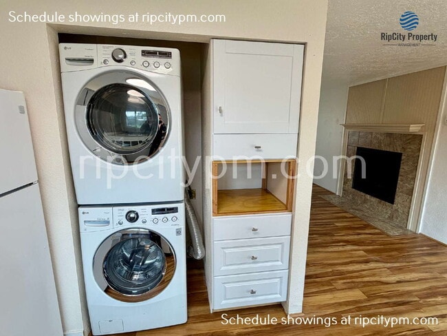 Building Photo - 11837 SE Gladstone St