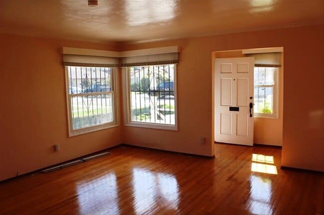 Building Photo - 3 BR / 1.75 BA detached single-family home...