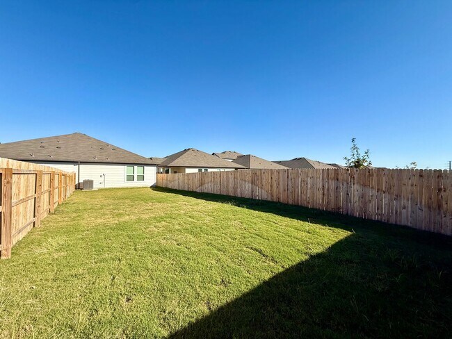 Building Photo - Want luxury living in the Far West ...Look no further...Amanda Park is it!