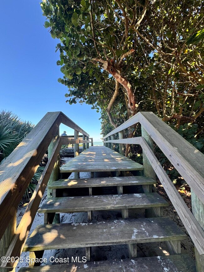 Building Photo - 2160 N Hwy A1A