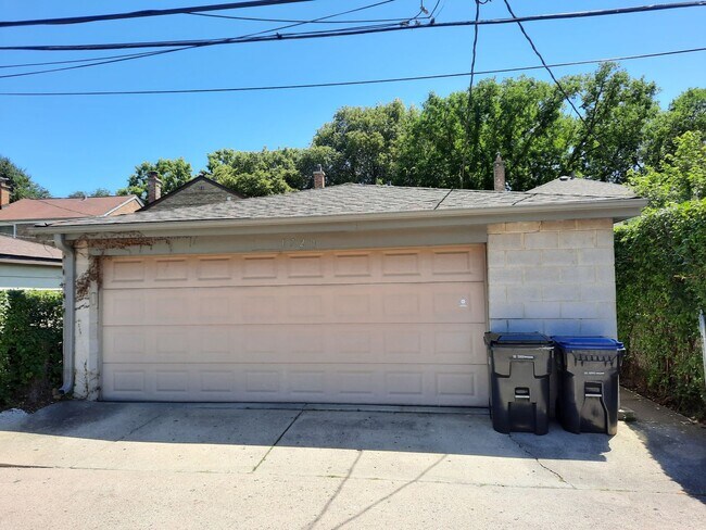 Building Photo - 3Br/2Bath House in Evanston $3,600/m