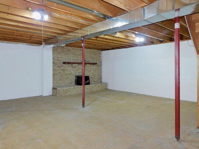 Building Photo - 4225 Robinson Rd
