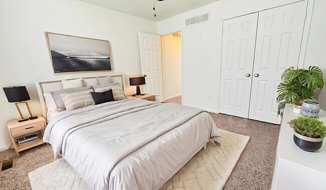 Building Photo - Creekwood Park Townhomes - 3 Bedrooms, 2 Baths, 2-Car Garage — Move-In Ready!