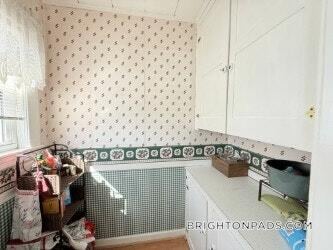 Building Photo - 81 Cresthill Rd