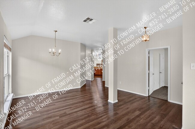 Building Photo - 2816 Blue Heron Dr