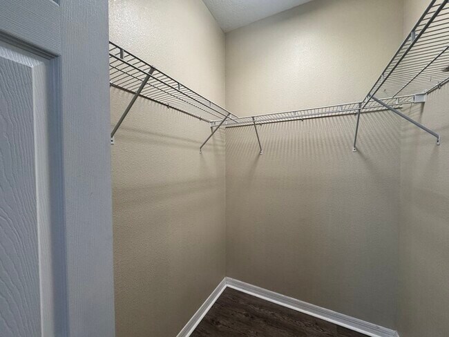 Building Photo - Charming 3-Bedroom Home with Modern Update...