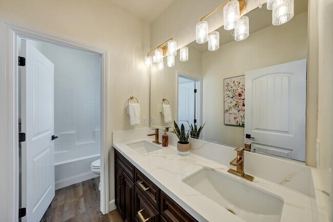 Building Photo - 2147 West Cardinal Avenue