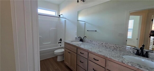 Building Photo - 951 E Buchanan St