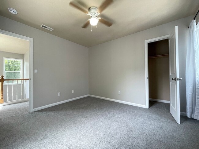 Building Photo - 9322 N Macrum Ave