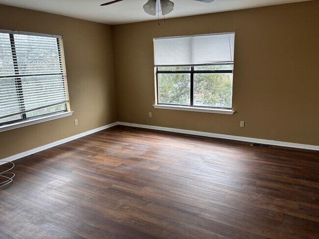 Building Photo - 15401 Lariat Trail