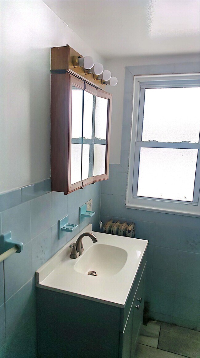 Building Photo - 9 W 15th St