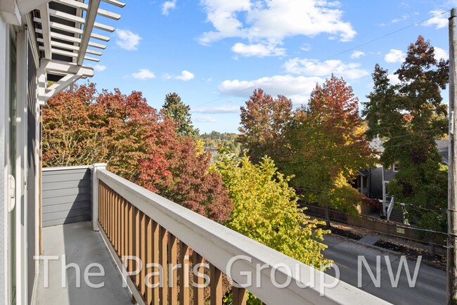 Building Photo - Marvelous Madison Valley Home * Central A/...