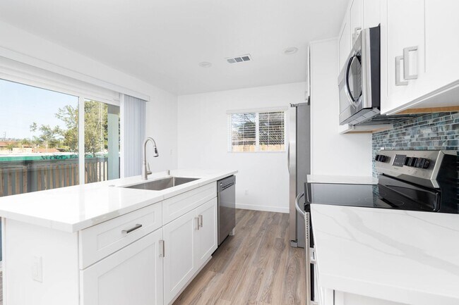 Building Photo - $1,000 Off First Month's Rent ALMOST NEW 2BD-2BTH HOME!! - WONT LAST