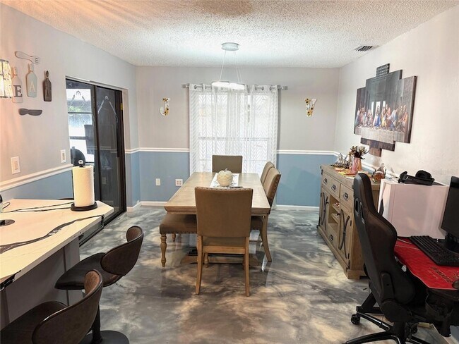 Building Photo - 2122 Winningway St