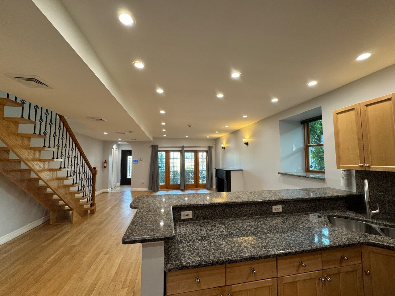 Building Photo - 315-1 Park Ave