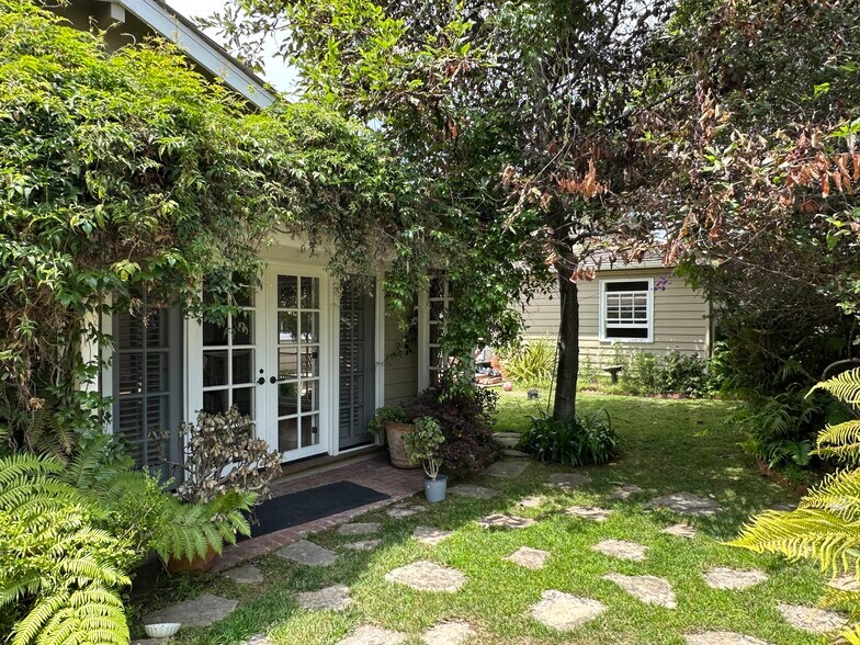 garden view - 1127 Virginia Way