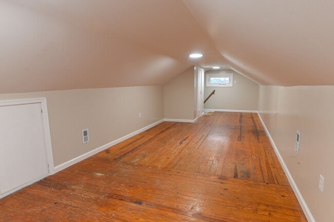 Building Photo - Charming Single Family in Camp Hill