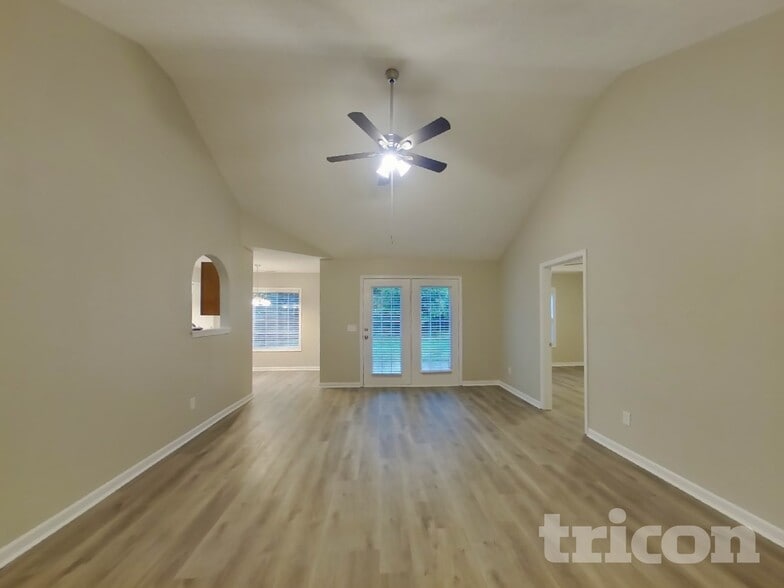 Building Photo - 212 Dorchester Dr