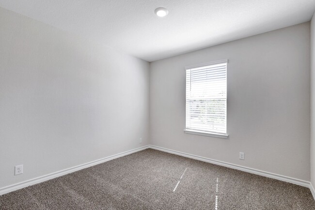 Building Photo - Brookstone Creek
