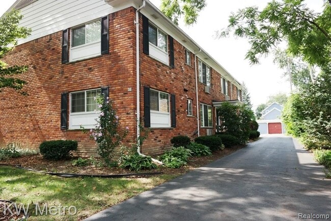 Building Photo - 630 ANN St