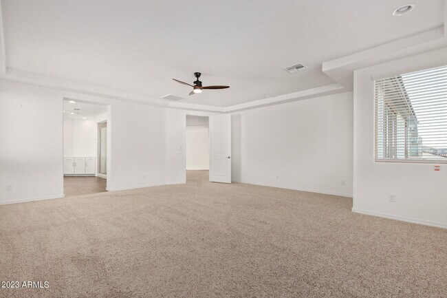 Building Photo - 14038 W Desert Hollow Dr