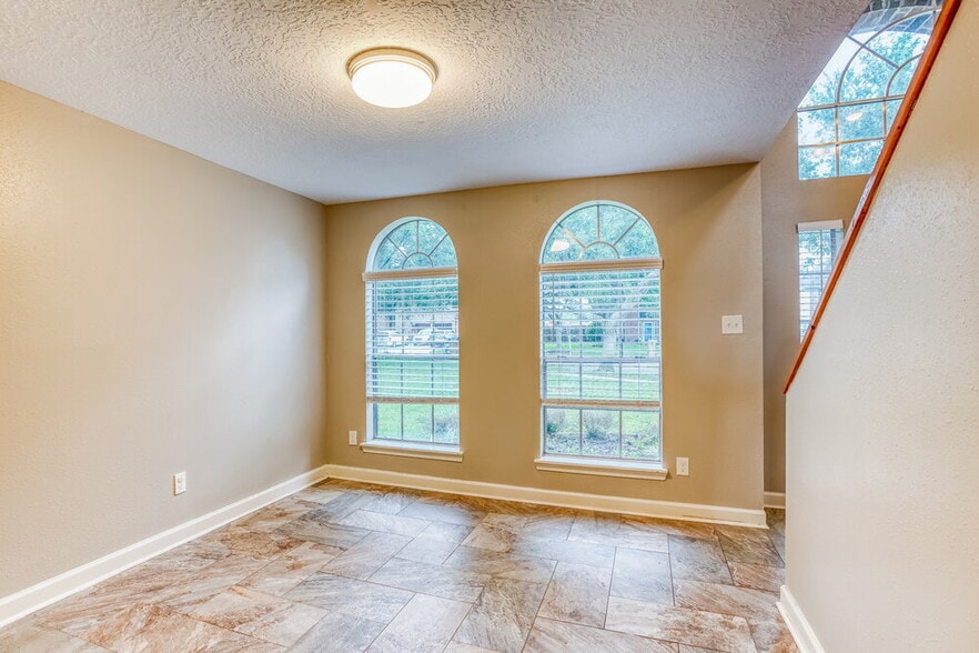 Building Photo - 2014 Harbour Cove Dr